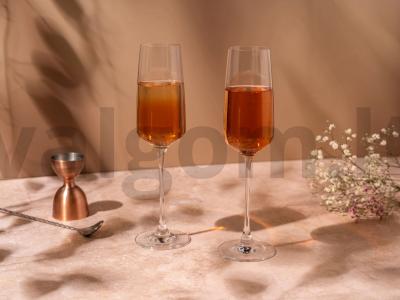Klasikinis „Kir“ ir „Kir Royal“ pagrindine nuotrauka