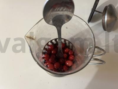 Vyšnių arbata su cinamonu Žingsnis 3