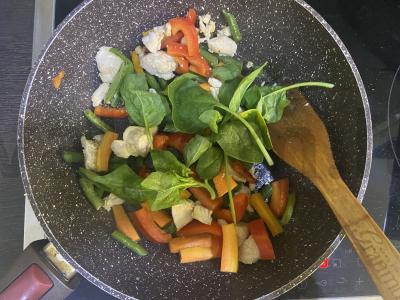 Keptas ryžiai su vištiena ir daržovėmis čili padaže Žingsnis 4