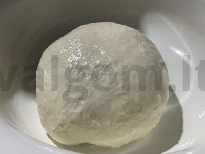 Pica su alyvuogėmis, sūriu ir kumpiu Žingsnis 2