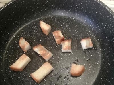 Kiaušinienė su baltu duona ir pomidorais Žingsnis 2