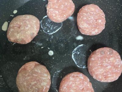 Kiaulienos kotletai iš triušio filė Žingsnis 2