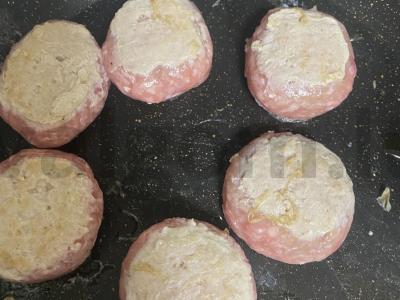 Kiaulienos kotletai iš triušio filė Žingsnis 3