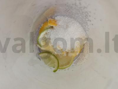 Citrinų ir laimų limonadas Žingsnis 2