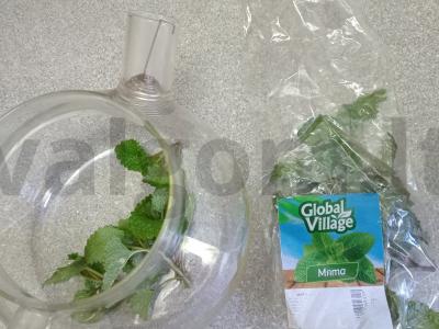 Arbata su mėtomis, spanguolėmis, apelsinais ir braškėmis Žingsnis 1