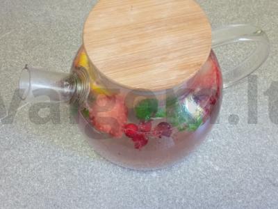 Arbata su mėtomis, spanguolėmis, apelsinais ir braškėmis Žingsnis 5