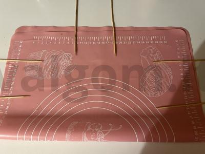 Karameliniai saldainiai ant pagaliukų su multivaisių skoniu Žingsnis 5