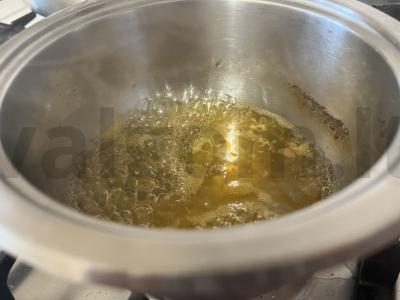 Karameliniai saldainiai ant pagaliukų su multivaisių skoniu Žingsnis 6