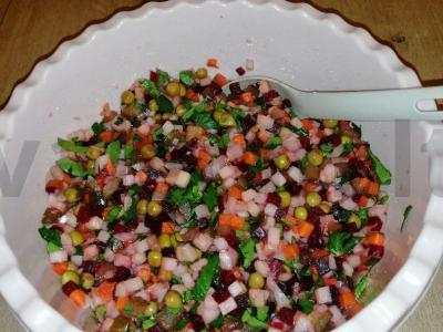 Vinegretas su raugintais kopūstais Žingsnis 4