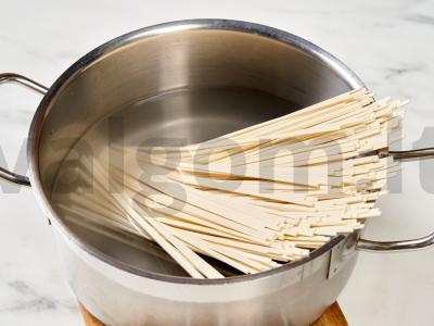 Udon makaronai su vištiena Žingsnis 1