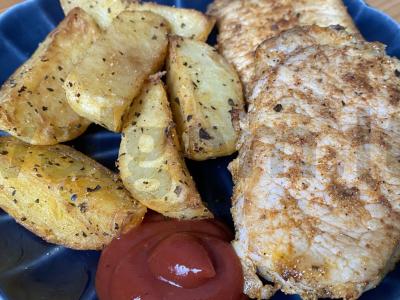 Kepta kiaulienos nugarinė su jūros druska ir prieskoniais pagrindine nuotrauka