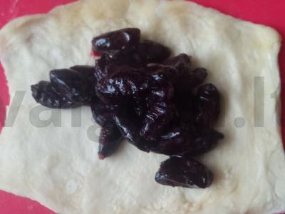 Sluoksniuotos tešlos pyragėliai su uogomis Žingsnis 4