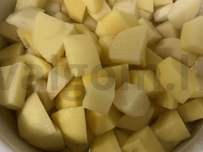 Bulvės su troškiniu vakarienei Žingsnis 3