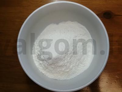 Lepinėliai su mineraliniu vandeniu ir varškės įdaru Žingsnis 1