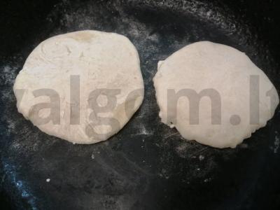 Lepinėliai su mineraliniu vandeniu ir varškės įdaru Žingsnis 9