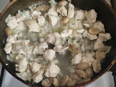 Vištiena su grybais pomidorų-grietinėlės padaže Žingsnis 2