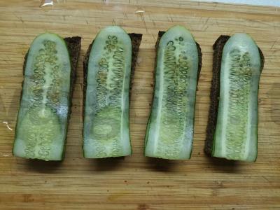 Sumuštiniai su šonine, agurku ir ridikėliais Žingsnis 2