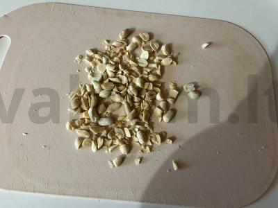 Mini pyragaičiai su karamele ir žemės riešutais Žingsnis 3