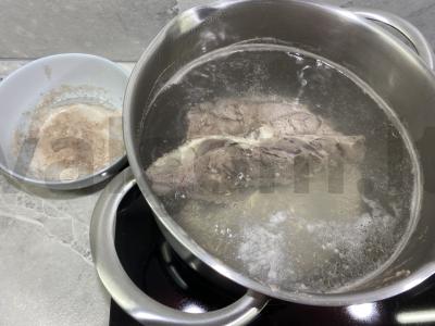 Borsčas su jautiena ant kaulų Žingsnis 1