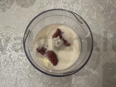 Skanus bananas ir braškių kokteilis Žingsnis 3