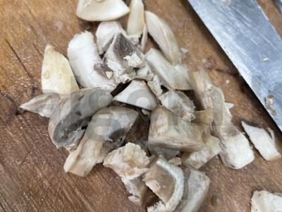 Švelni vištienos filė su grietinėlėmis ir grybais Žingsnis 4