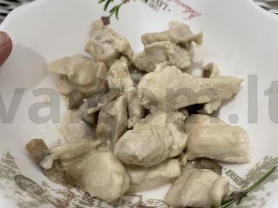 Švelni vištienos filė su grietinėlėmis ir grybais pagrindine nuotrauka