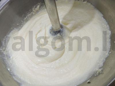 Varškės keksiukas su razinomis Žingsnis 5