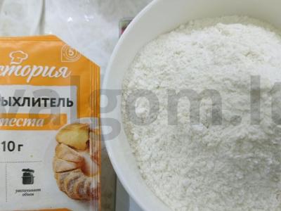 Varškės keksiukas su razinomis Žingsnis 6