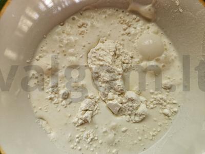 Sūrio sriuba su brokoliais ir skrudintais duonos kubeliais Žingsnis 3