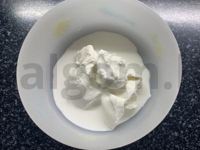 Desertas iš sutrintos spanguolės su varškės sūriu Žingsnis 1