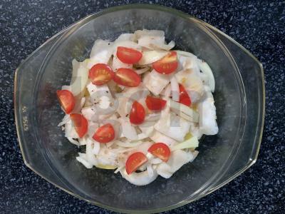 Bulvės su žuvies filė, svogūnais ir pomidorais orkaitėje Žingsnis 5