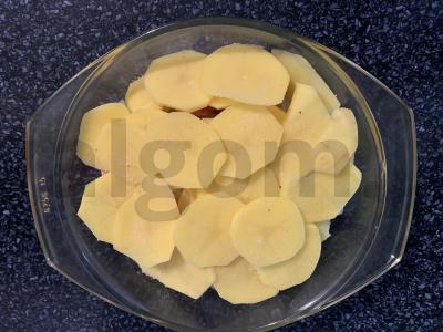 Bulvės su žuvies filė, svogūnais ir pomidorais orkaitėje Žingsnis 6