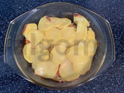 Bulvės su žuvies filė, svogūnais ir pomidorais orkaitėje Žingsnis 8