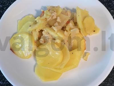 Bulvės su žuvies filė, svogūnais ir pomidorais orkaitėje pagrindine nuotrauka