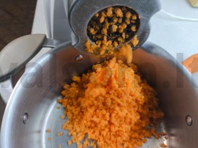 Morkų kotletai su manų kruopomis Žingsnis 1