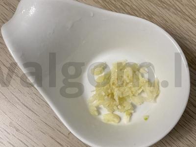 Makaronai su česnaku po sūrio plutele Žingsnis 2