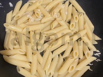 Makaronai su česnaku po sūrio plutele Žingsnis 4