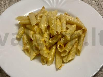 Makaronai su česnaku po sūrio plutele pagrindine nuotrauka