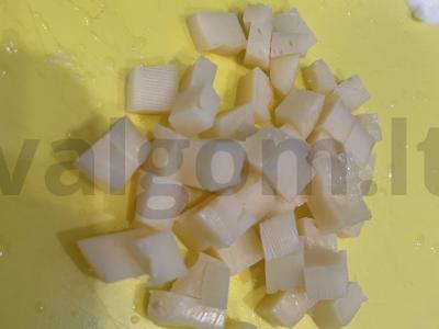 Salotas „Omelio“ su vyšniniais pomidorais ir avokadu Žingsnis 3