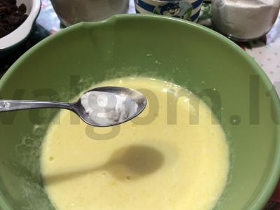 Grietinės pyragas su razinomis Žingsnis 3