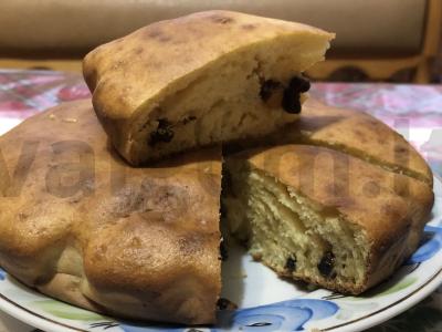 Grietinės pyragas su razinomis pagrindine nuotrauka