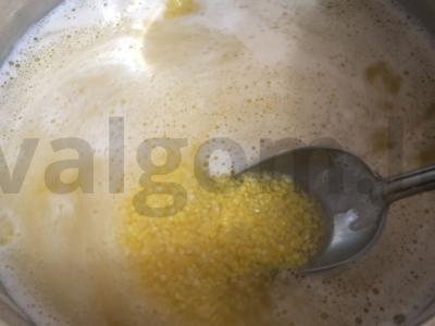 Kukurūzų košė su pienu Žingsnis 2