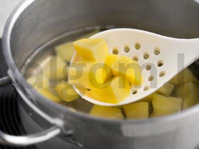 Bulvių ir lęšių troškinys su faršu Žingsnis 1