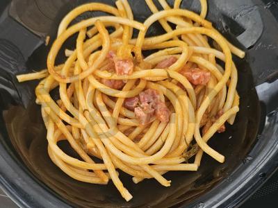 Spagečiai su dešra ir daržovėmis pagrindine nuotrauka