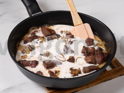 Kalakutienos kepenėlės grietinėje Žingsnis 9