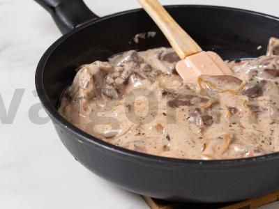 Kalakutienos kepenėlės grietinėje Žingsnis 11