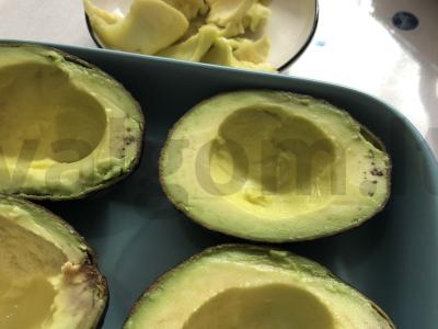 Avokadas su kiaušiniu ir krevetėmis pusryčiams Žingsnis 3