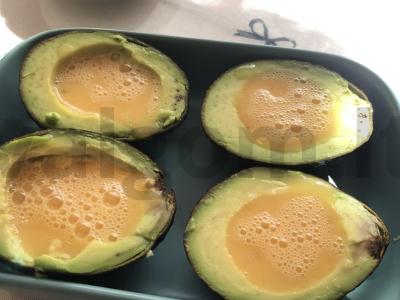 Avokadas su kiaušiniu ir krevetėmis pusryčiams Žingsnis 5