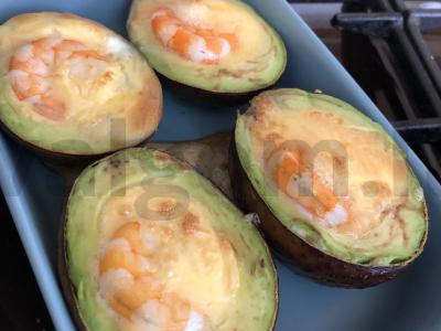 Avokadas su kiaušiniu ir krevetėmis pusryčiams Žingsnis 7