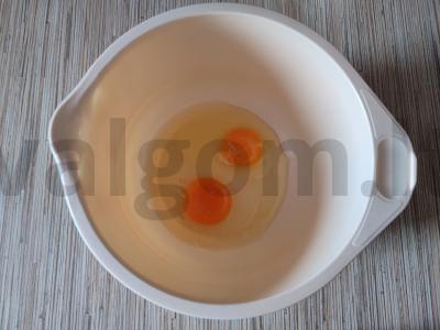 Šokoladiniai-vaniliniai blynai su kefyru Žingsnis 1